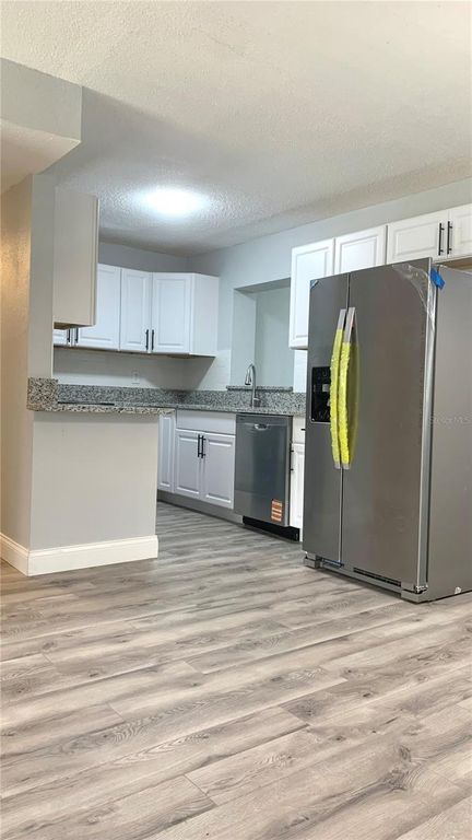 Image 8 of property listing at 810 SWISS LANE, Orlando, FL 32808