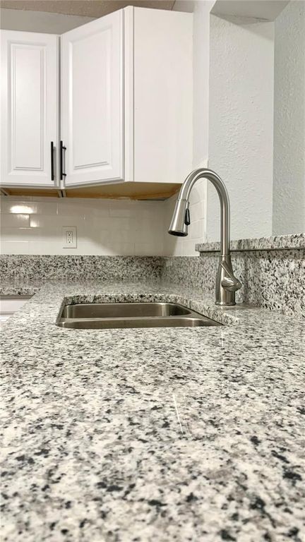 Image 9 of property listing at 810 SWISS LANE, Orlando, FL 32808