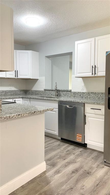 Image 10 of property listing at 810 SWISS LANE, Orlando, FL 32808
