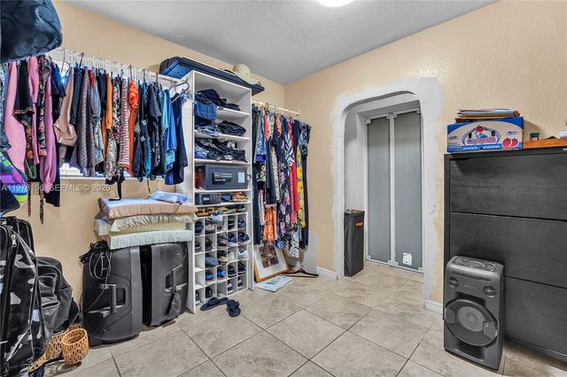 9340 SW 19th St, Miami, FL 33165