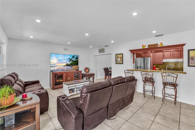 9340 SW 19th St, Miami, FL 33165