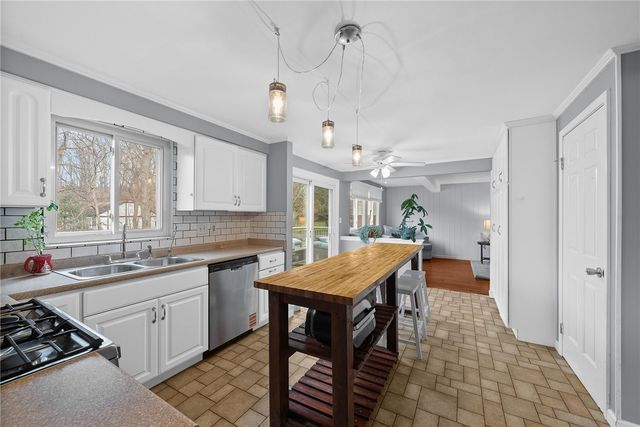 1486 Greendale Dr, Plum Boro, PA 15239