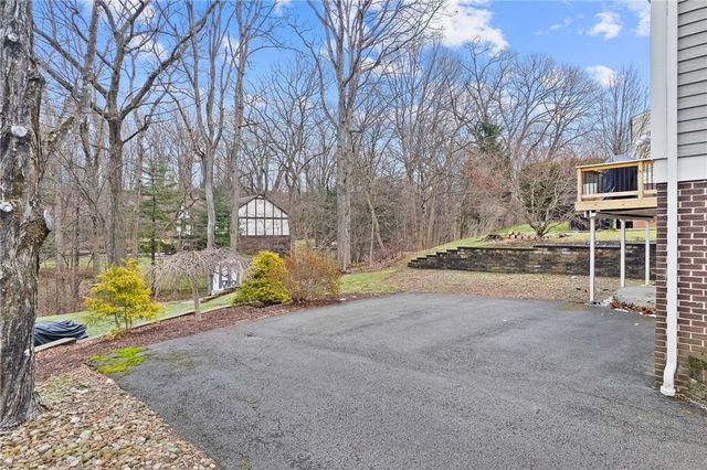 1486 Greendale Dr, Plum Boro, PA 15239