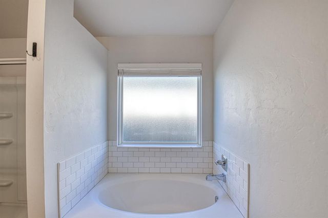 363 Park Lane, Harrah, OK 73045