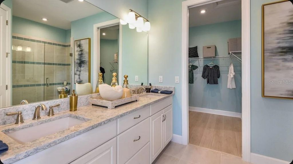 Image 5 of property listing at 14521 DERNA TERRACE, Bradenton, FL 34211