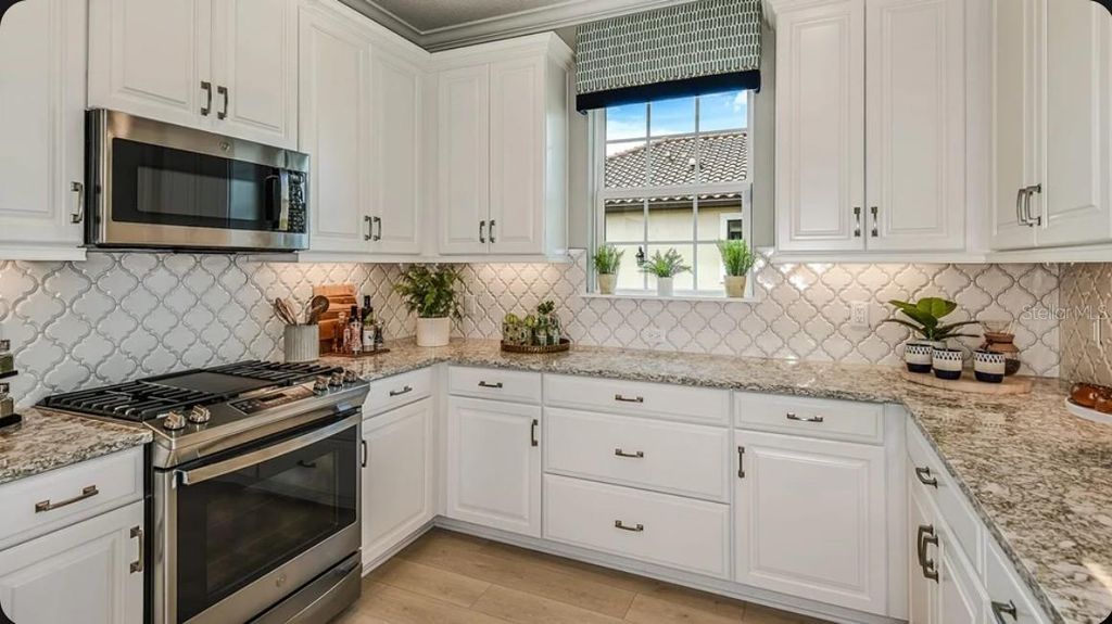 Image 6 of property listing at 14521 DERNA TERRACE, Bradenton, FL 34211