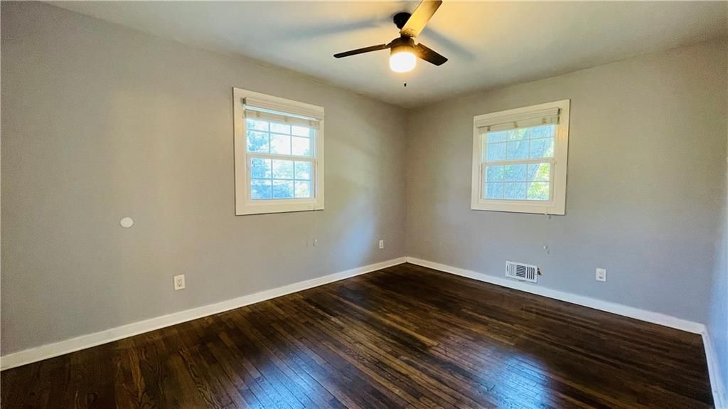 Image 10 of property listing at 656 Cedar Avenue NW, Atlanta, GA 30318