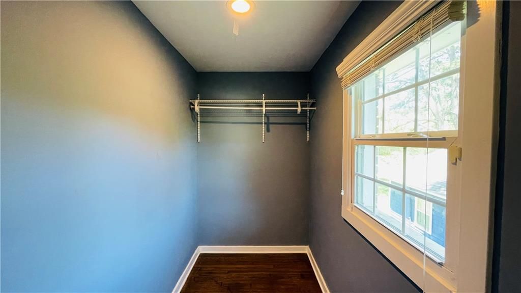 Image 13 of property listing at 656 Cedar Avenue NW, Atlanta, GA 30318