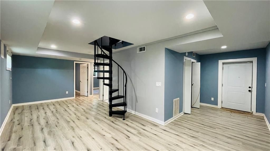 Image 14 of property listing at 656 Cedar Avenue NW, Atlanta, GA 30318
