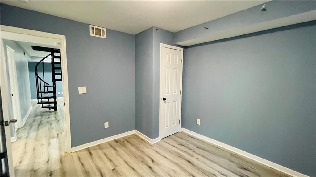 Image 17 of property listing at 656 Cedar Avenue NW, Atlanta, GA 30318