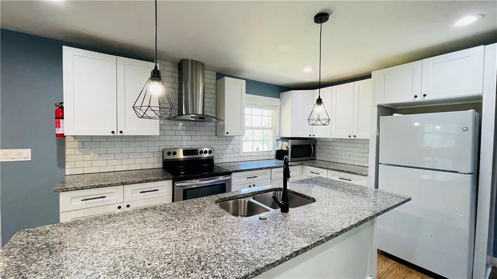 Image 5 of property listing at 656 Cedar Avenue NW, Atlanta, GA 30318