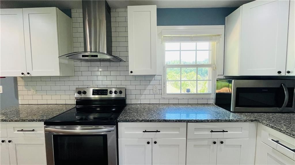 Image 6 of property listing at 656 Cedar Avenue NW, Atlanta, GA 30318