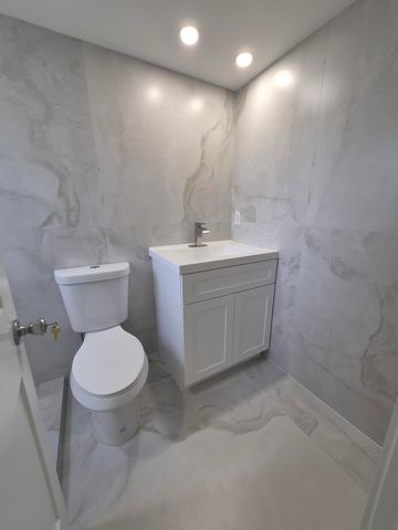 87 Bedford D, West Palm Beach, FL 33417