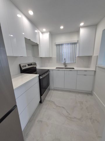 87 Bedford D, West Palm Beach, FL 33417