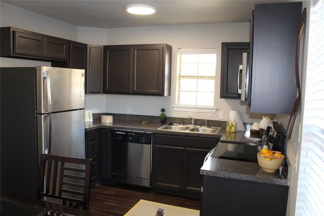 324 Jennifer Court, Weatherford, TX 76086