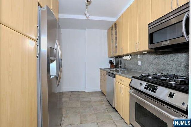 4 Horizon Road 1027, Fort Lee, NJ 07024