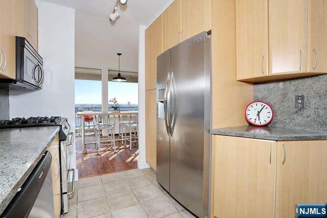 4 Horizon Road 1027, Fort Lee, NJ 07024