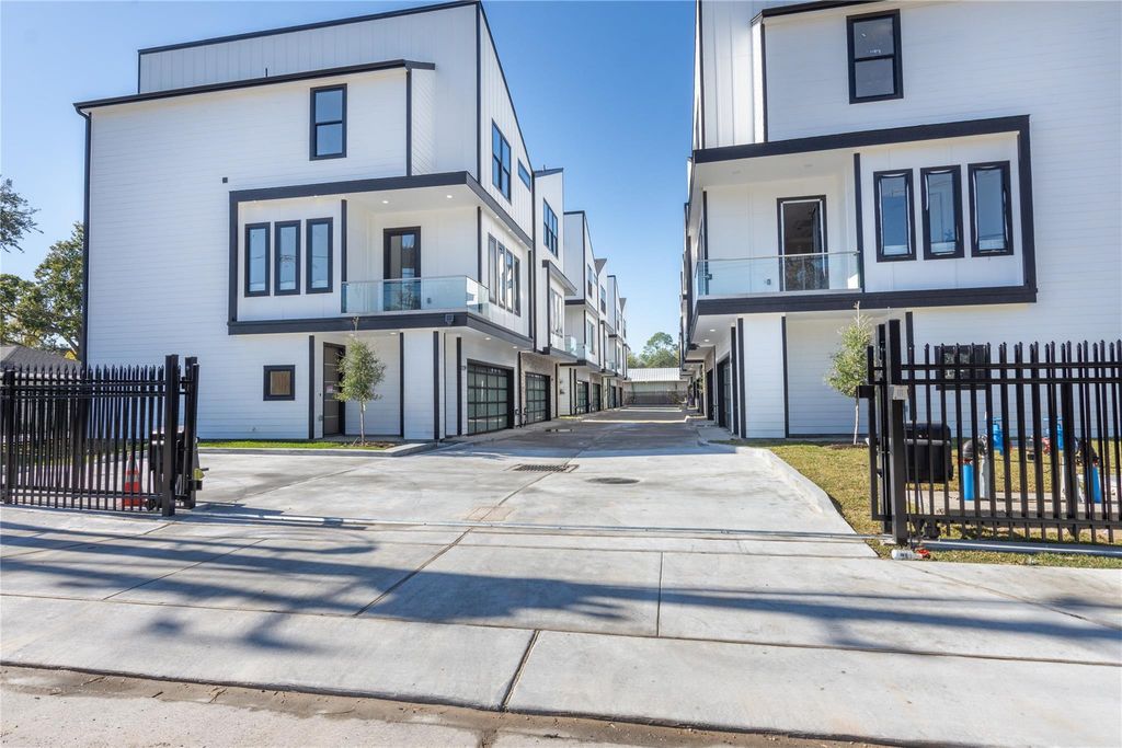 2229 Blalock Road, Houston, TX 77080