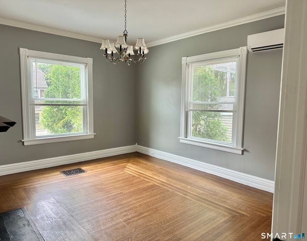 142 Broad Street, Norwich, CT 06360