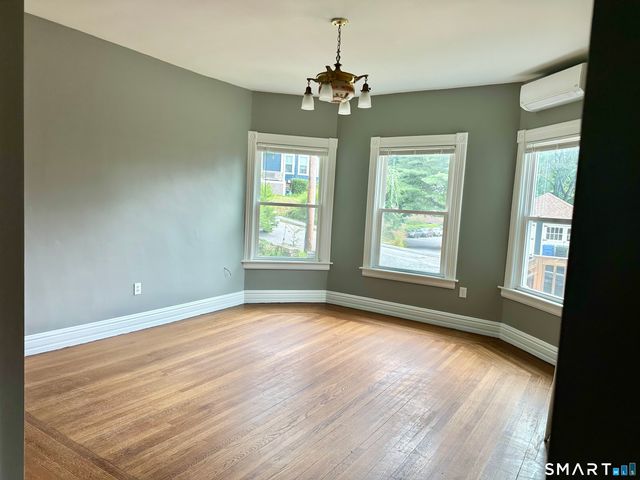 142 Broad Street, Norwich, CT 06360