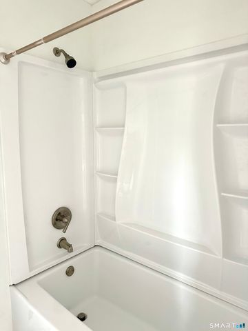 142 Broad Street, Norwich, CT 06360