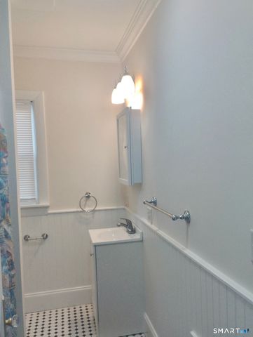 142 Broad Street, Norwich, CT 06360