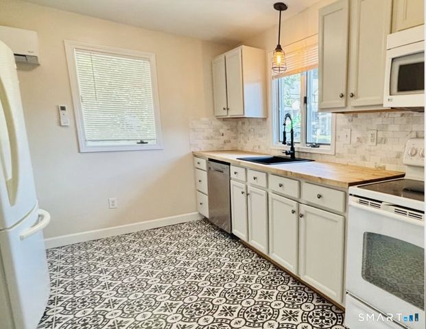 142 Broad Street, Norwich, CT 06360