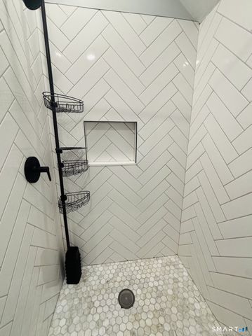 142 Broad Street, Norwich, CT 06360