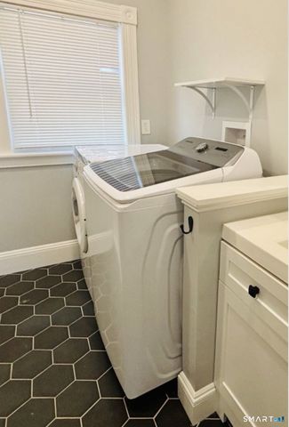 142 Broad Street, Norwich, CT 06360