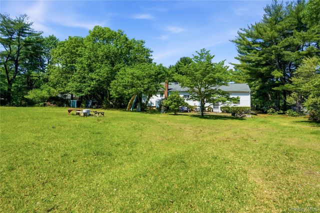 37 Winston Drive, Smithtown, NY 11787