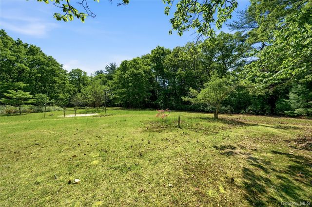 37 Winston Drive, Smithtown, NY 11787