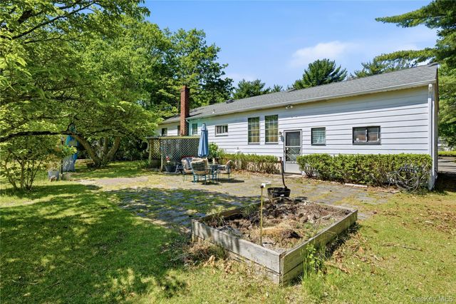 37 Winston Drive, Smithtown, NY 11787