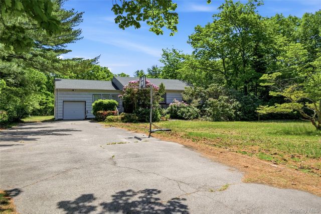 37 Winston Drive, Smithtown, NY 11787