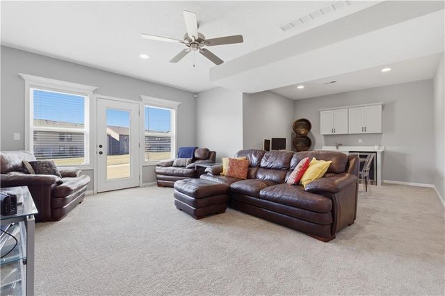 6768 Prairie Lane, Parkville, MO 64152