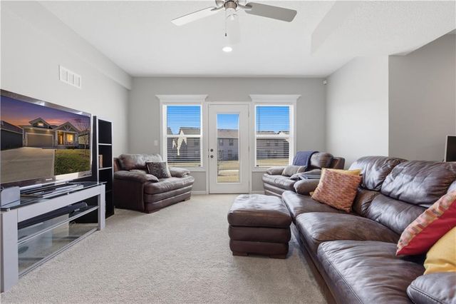 6768 Prairie Lane, Parkville, MO 64152