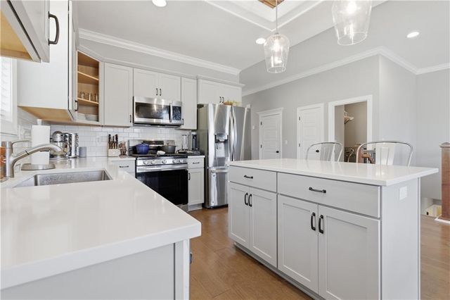 6768 Prairie Lane, Parkville, MO 64152