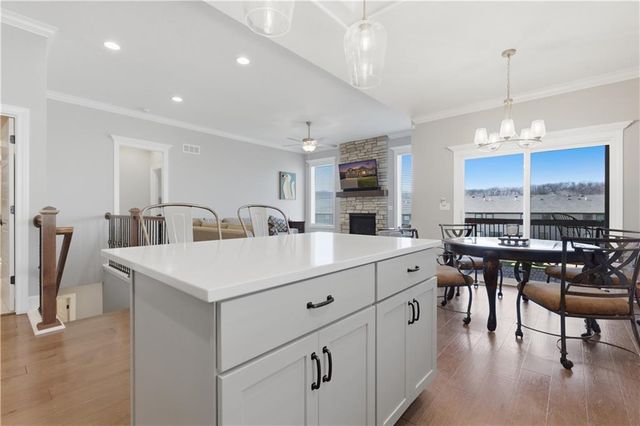 6768 Prairie Lane, Parkville, MO 64152