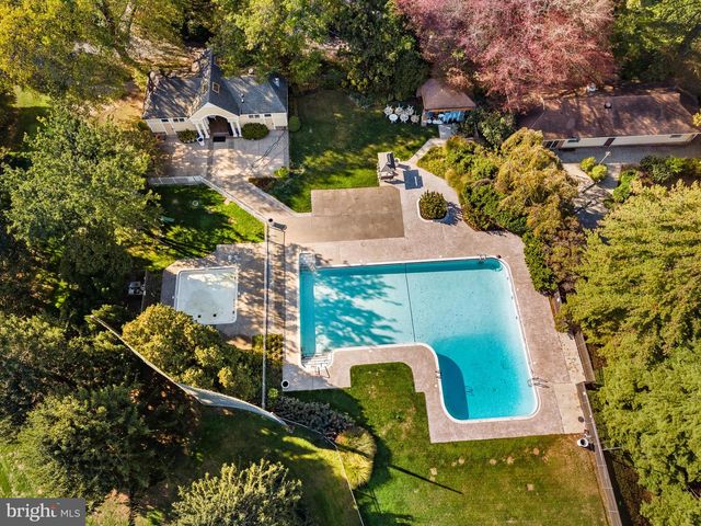 26 DOGLEG LN, Lawrence Township, NJ 08648