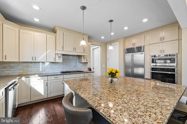 26 DOGLEG LN, Lawrence Township, NJ 08648