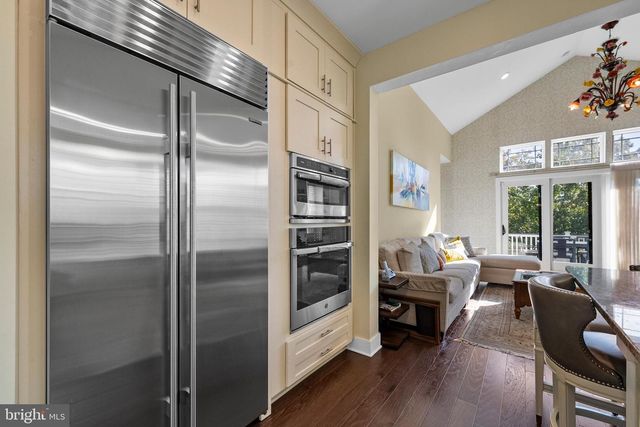 26 DOGLEG LN, Lawrence Township, NJ 08648