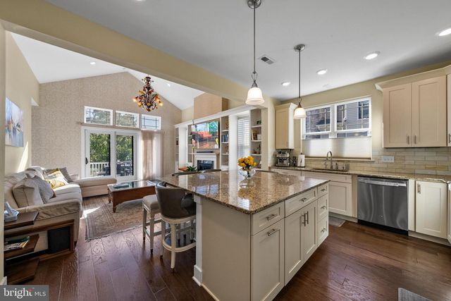 26 DOGLEG LN, Lawrence Township, NJ 08648