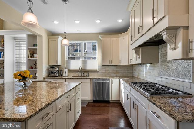 26 DOGLEG LN, Lawrence Township, NJ 08648