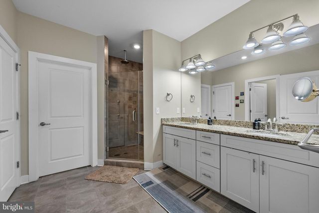 26 DOGLEG LN, Lawrence Township, NJ 08648