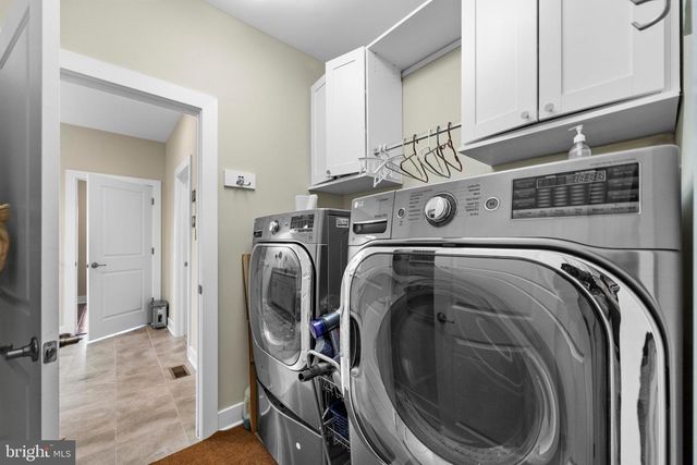 26 DOGLEG LN, Lawrence Township, NJ 08648