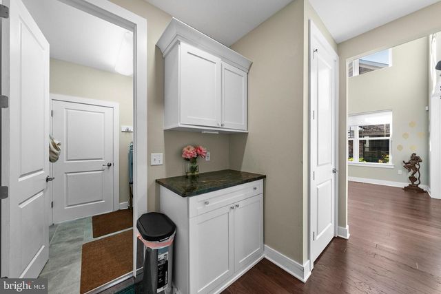 26 DOGLEG LN, Lawrence Township, NJ 08648