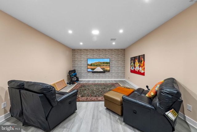 26 DOGLEG LN, Lawrence Township, NJ 08648