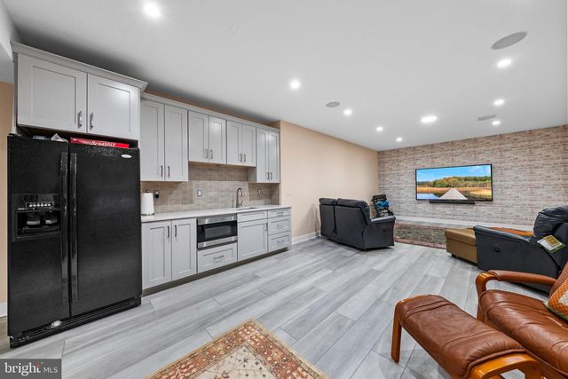 26 DOGLEG LN, Lawrence Township, NJ 08648