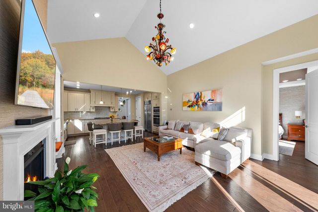 26 DOGLEG LN, Lawrence Township, NJ 08648