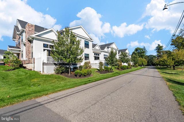 26 DOGLEG LN, Lawrence Township, NJ 08648