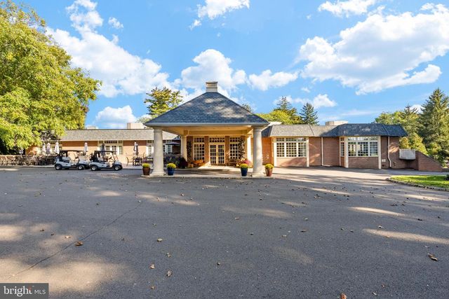 26 DOGLEG LN, Lawrence Township, NJ 08648